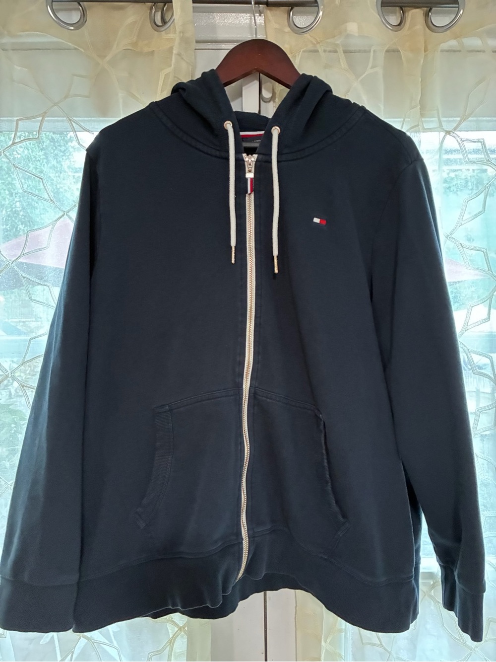 Tommy Hilfiger Men’s Dark Navy Zip-Up Hoodie with Contrast Drawstrings